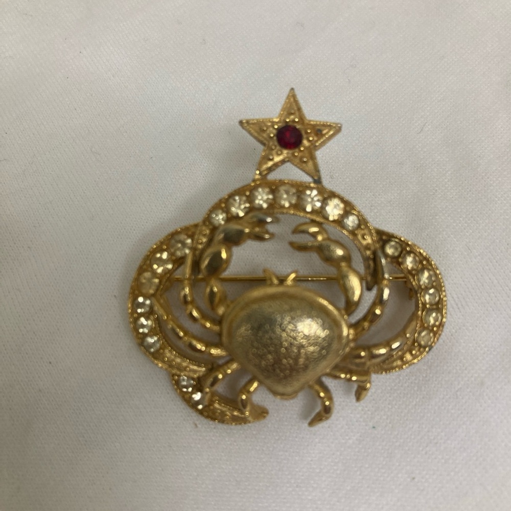 Vintage St. Labre Cancer  Zodiac Gold Tone Pin Brooch Astrology Horoscope